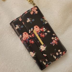 Bandolino wristlet